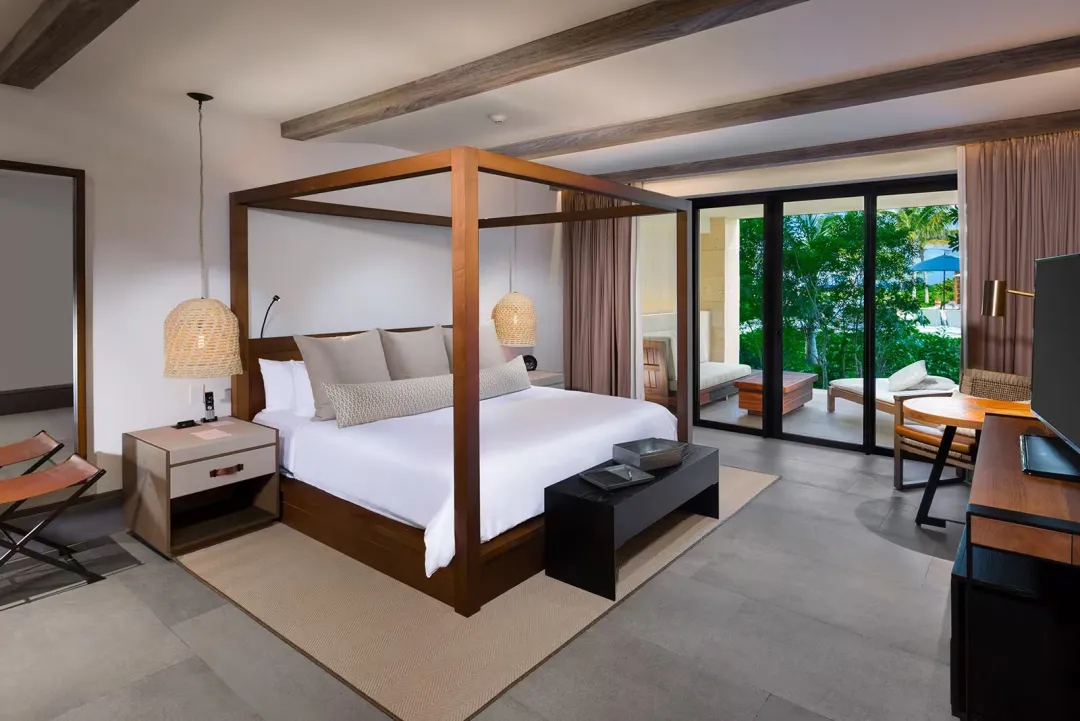 Alcoba-Tropical-View-King-Bed