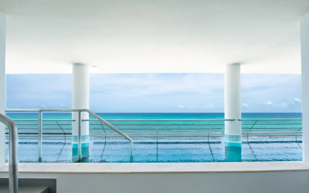 Swim-up Oceanfront King Suite - Pool with Sea View