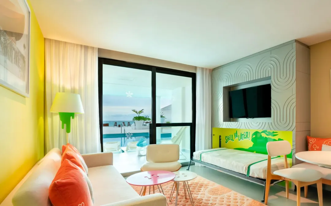 Swim-up Oceanfront Pool Deck Level King Suite - Seating Aeria