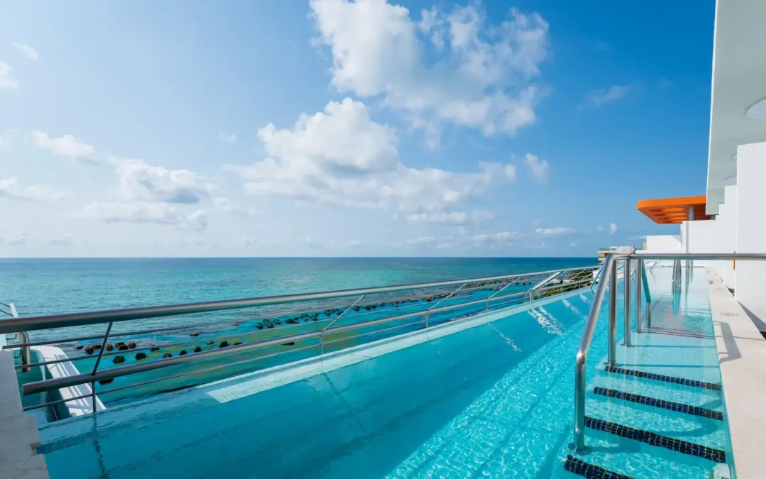 Penthouse Swim-up Oceanfront King Suite -Pool View