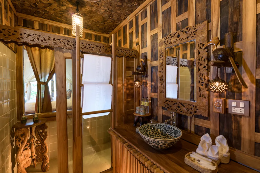 Pool Suite Water View - Bathroom