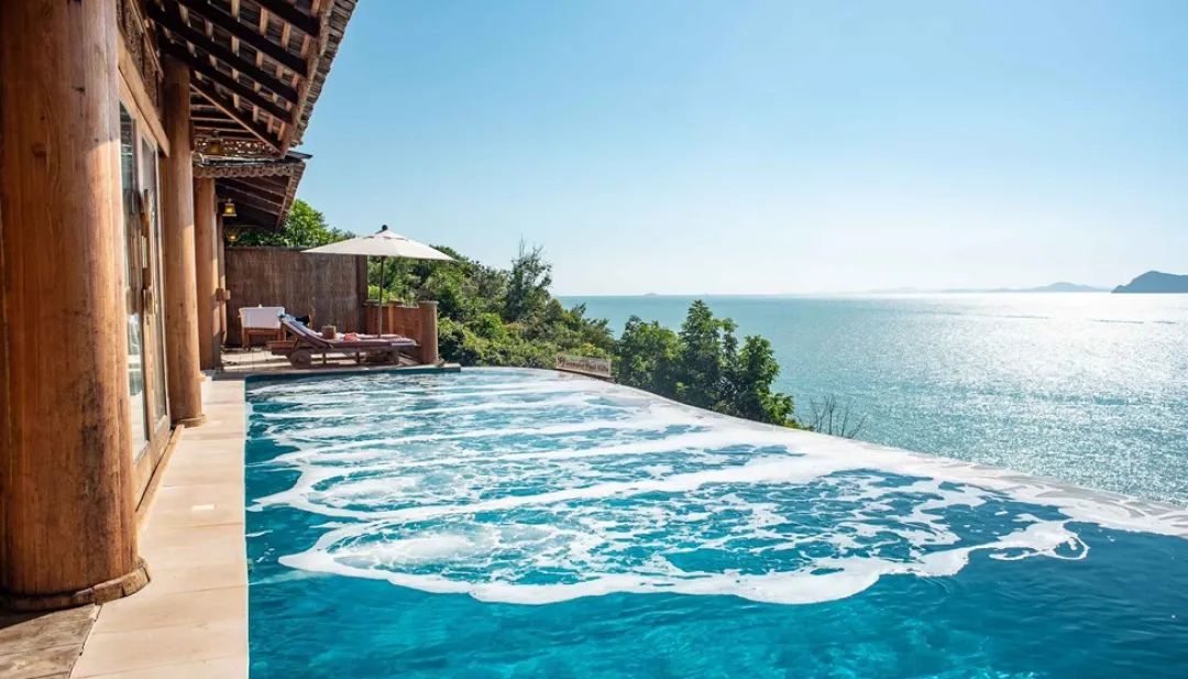 Seawater Pool Villa - Pool with Seaview