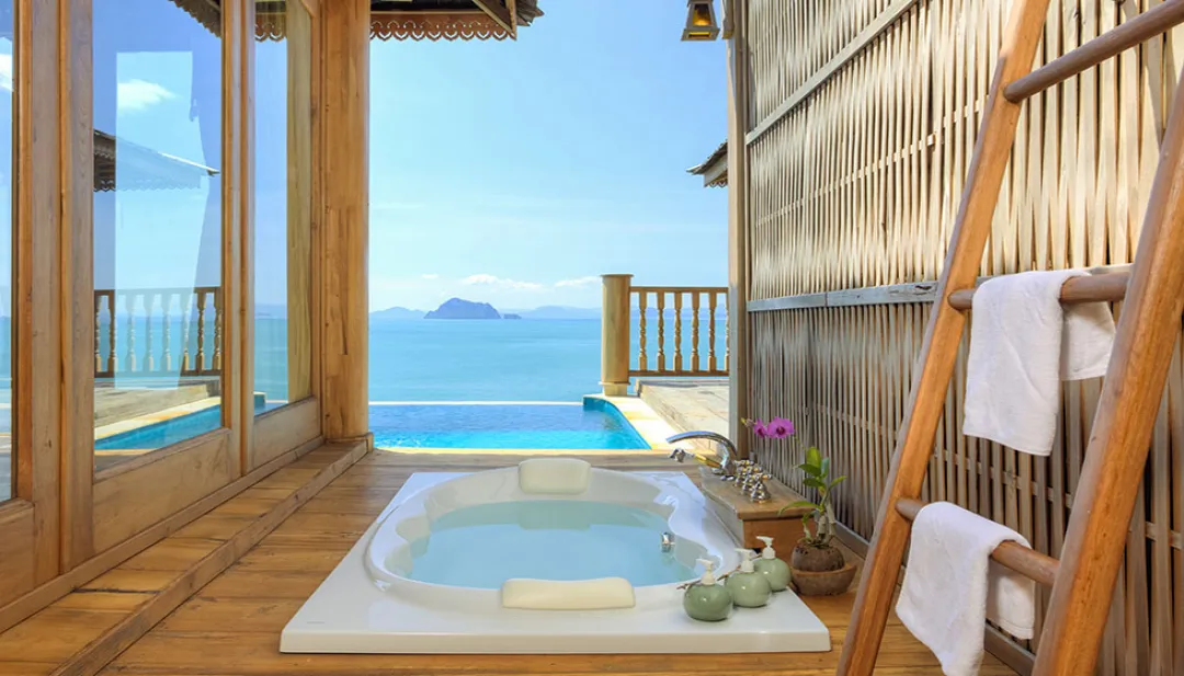 Royal Grand Pool Villa - Bathtub with View