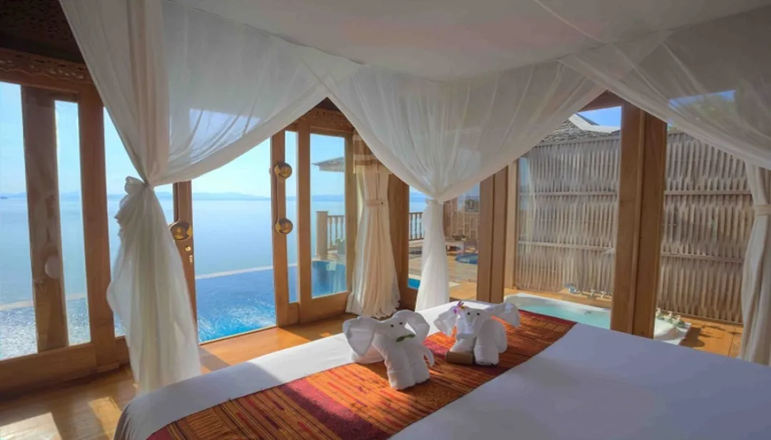 Royal Grand Pool Villa - King Bedroom