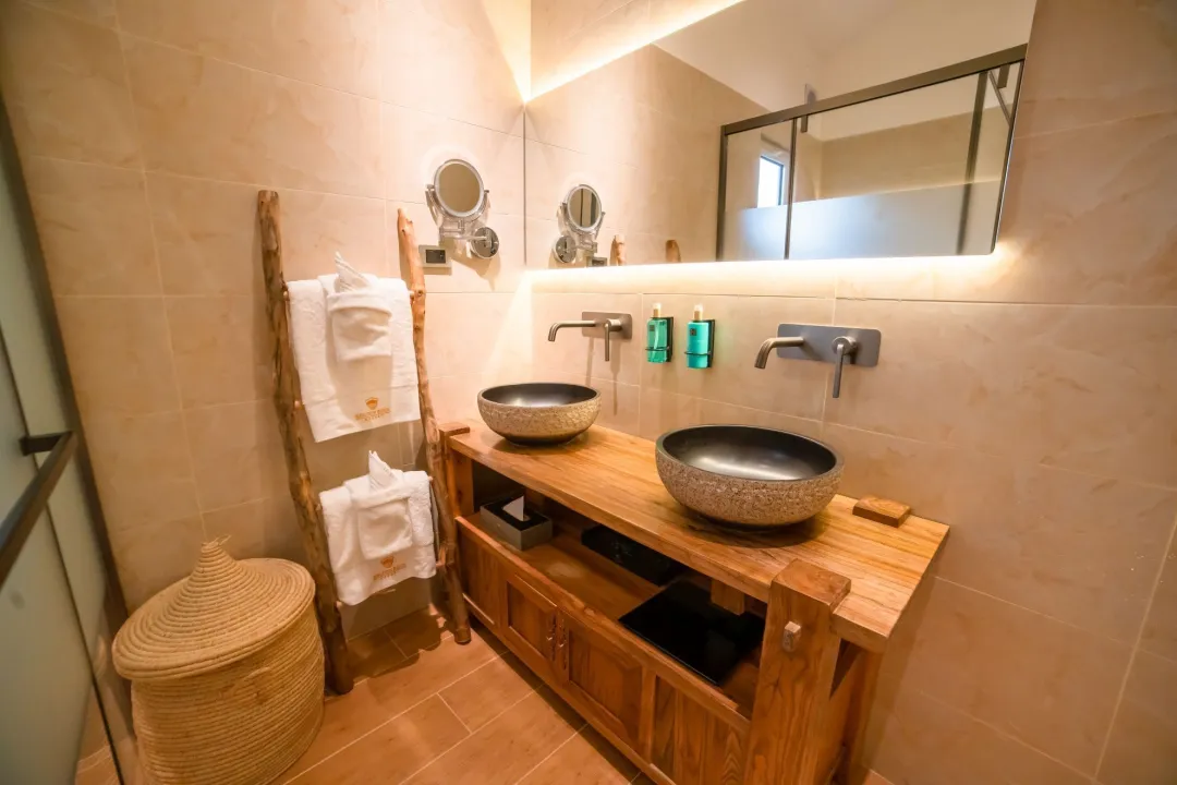 Golden Rock Dive and Nature Resort - Cottage - Bathroom
