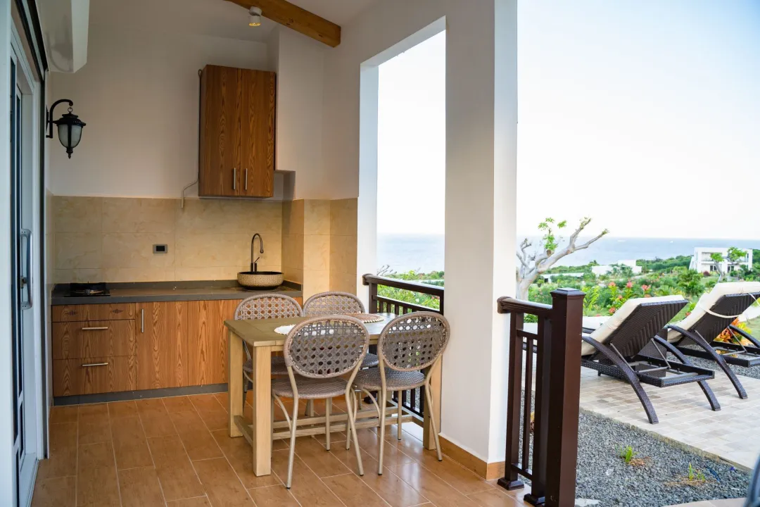 Golden Rock Dive and Nature Resort - Two Bedroom Cottage - Outdoor Dining