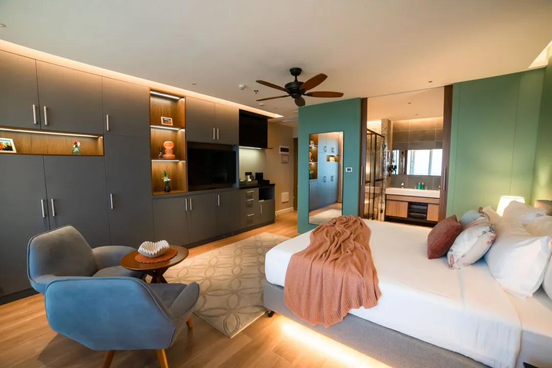 Golden Rock Dive and Nature Resort - Deluxe Ocean View Room - Interior Layout