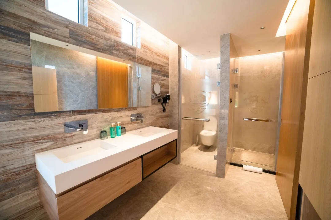 Golden Rock Dive and Nature Resort - Villa Suite - Bathroom - Full View