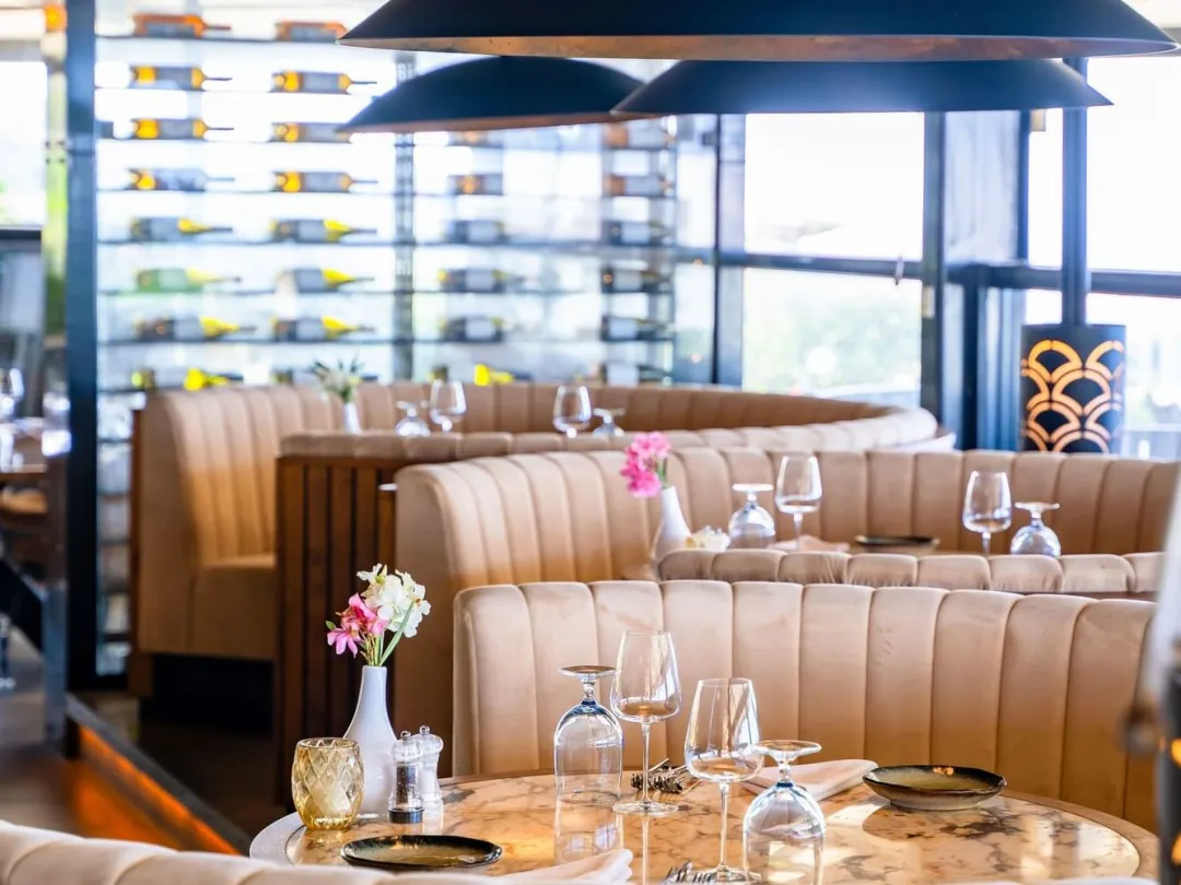 Golden Rock Dive and Nature Resort - Breeze Restaurant - Family Seating
