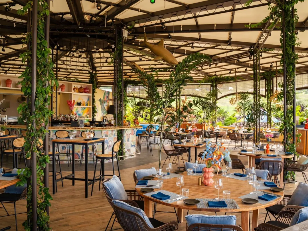 Golden Rock Dive and Nature Resort - Bobbies Beach Club Restaurant - Interior - Full View