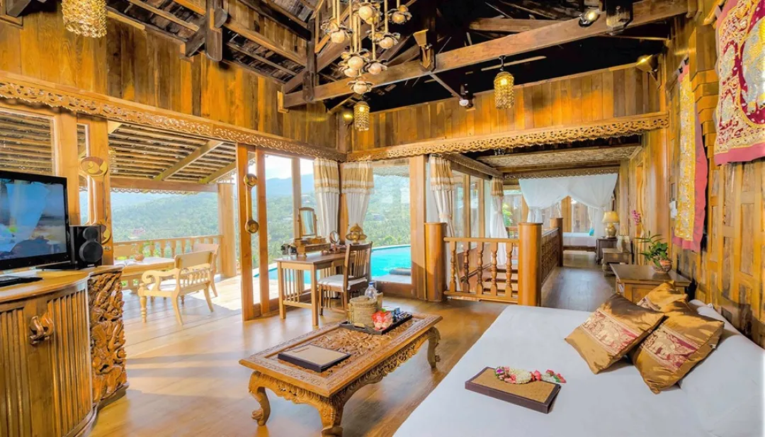 Royal Grand Pool Villa - Indoor Seating with View