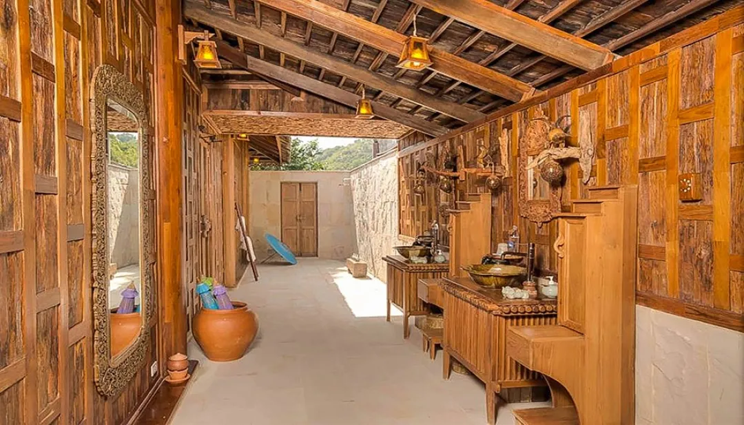 Royal Grand Pool Villa - Outdoor Shower