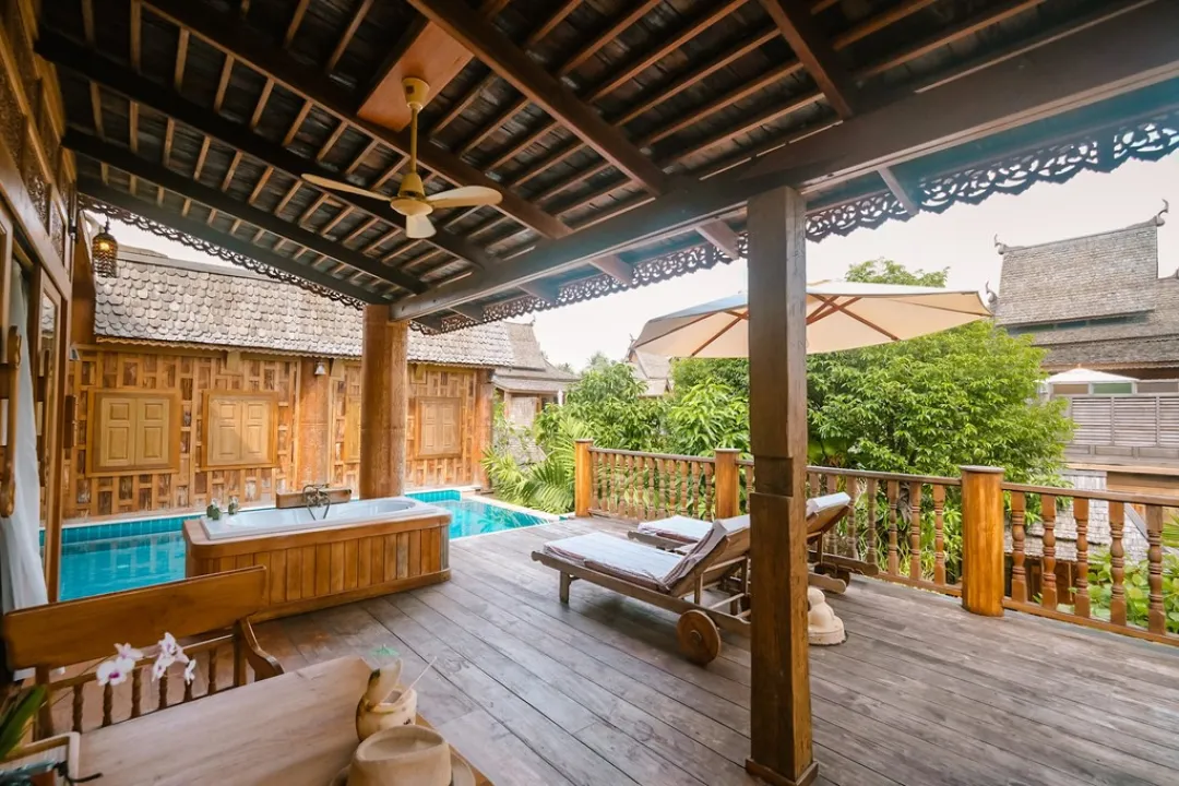 Deluxe Pool Villa - Deck Lounge