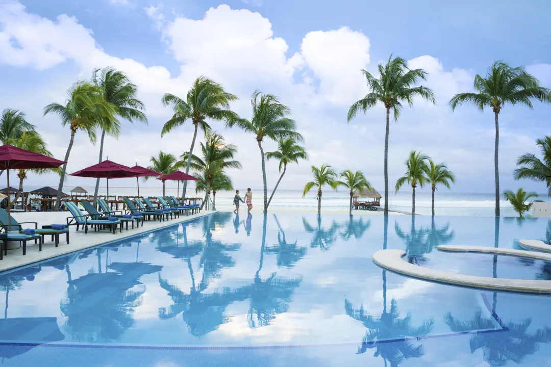 Essence at the Fives Beach - Infinity Pool 