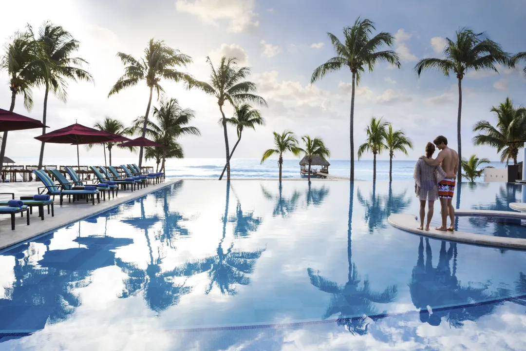 Essence at the Fives Beach - Infinity Pool with SeaView