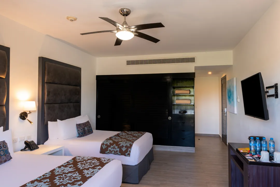 Deluxe Room - Bedroom