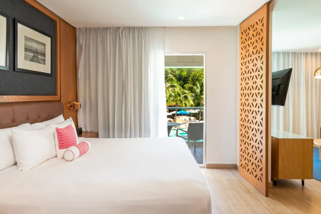 One Bedroom Residence - Bedroom with View