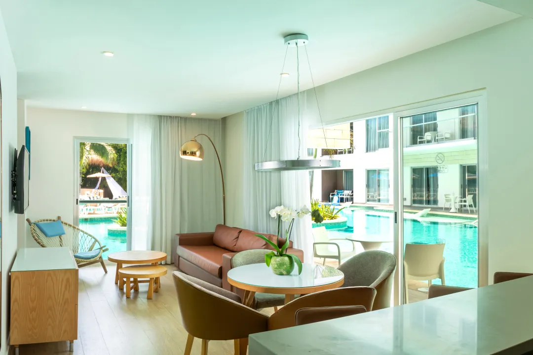 One Bedroom Swim Up Residence - Seating Aeria