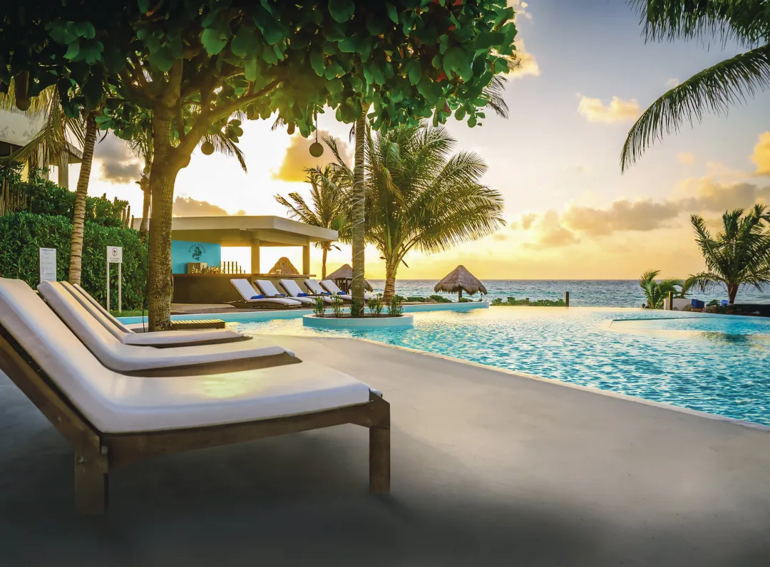 The Beachfront by The Fives Hotels - Pool Lounge