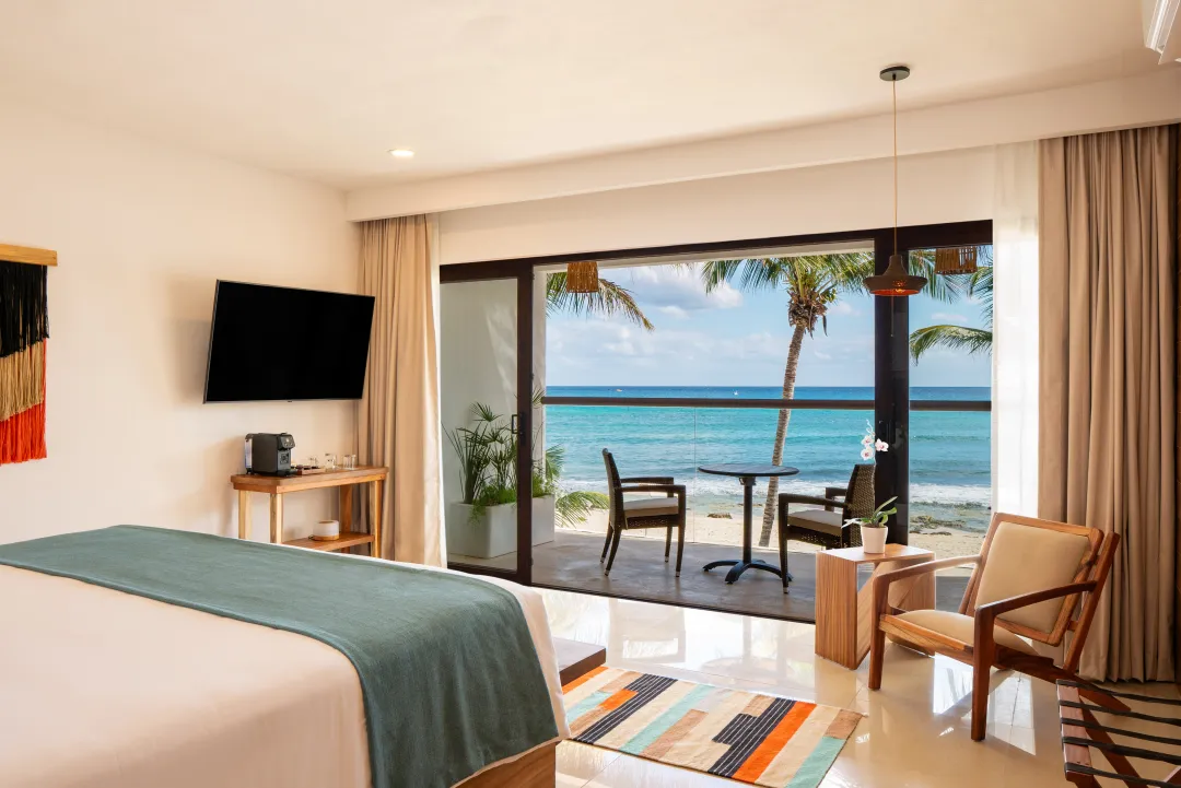 Beachfront Suite - Bedroom with Sea View