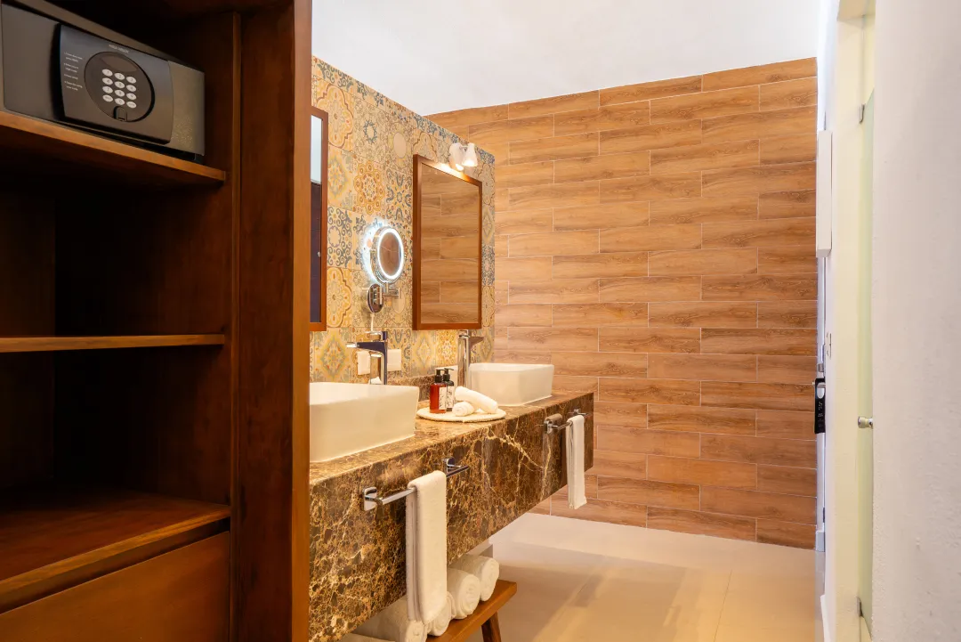 Beachfront Suite - Bathroom