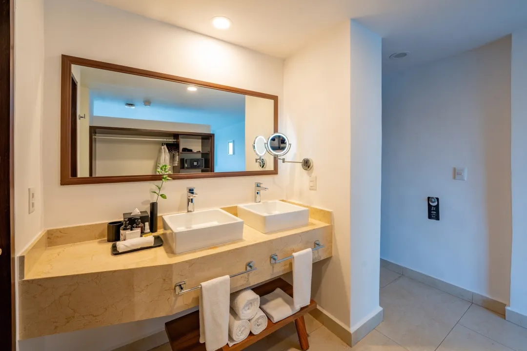 Ocean View Room - Bathroom