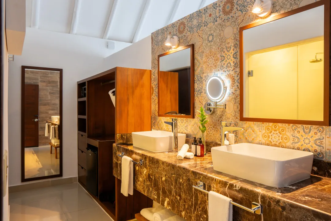 Beachfront Swim Up Suite - Bathroom