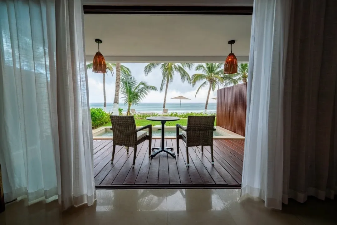 Beachfront Swim Up Suite - Terrace Lounge