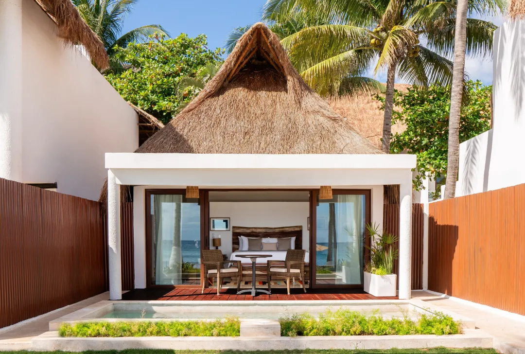 Beachfront Swim Up Suite - Suite Over View