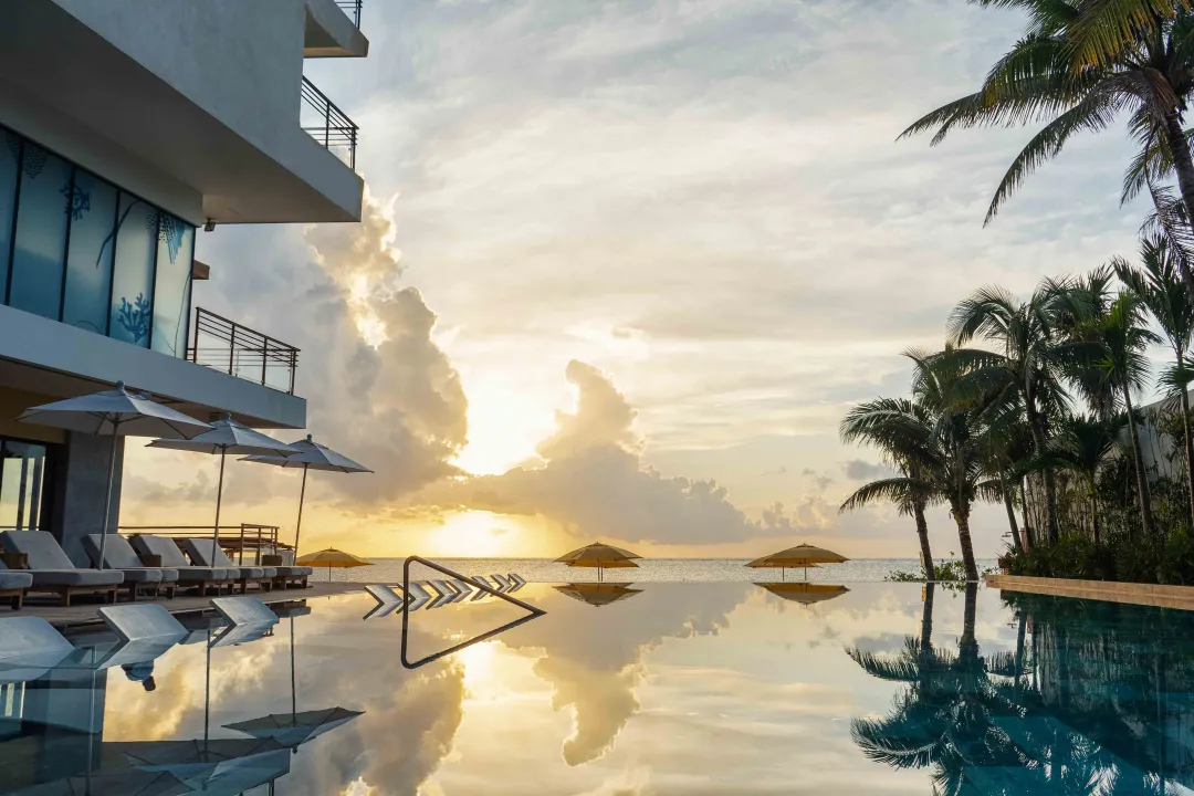 The Fives Oceanfront Puerto Morelos -Pool with Suset View