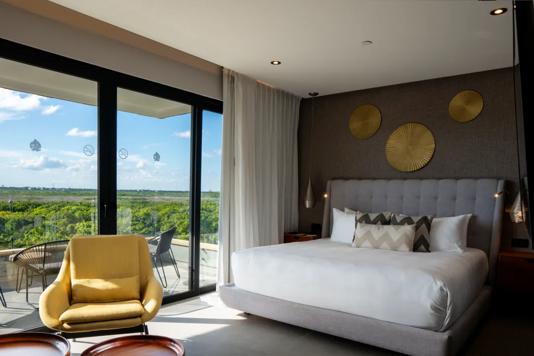 Junior Suite - Bedroom with Balcony