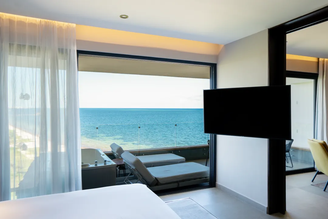 One Bedroom Oceanview Residence - Bedroom with Sea View