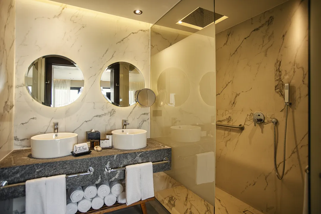 Two Bedroom Oceanview Residence - Bathroom