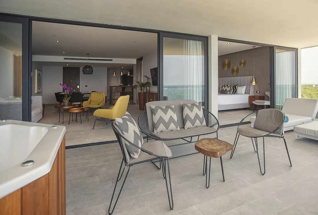 Two Bedroom Oceanfront Residence -Terrace Lounge