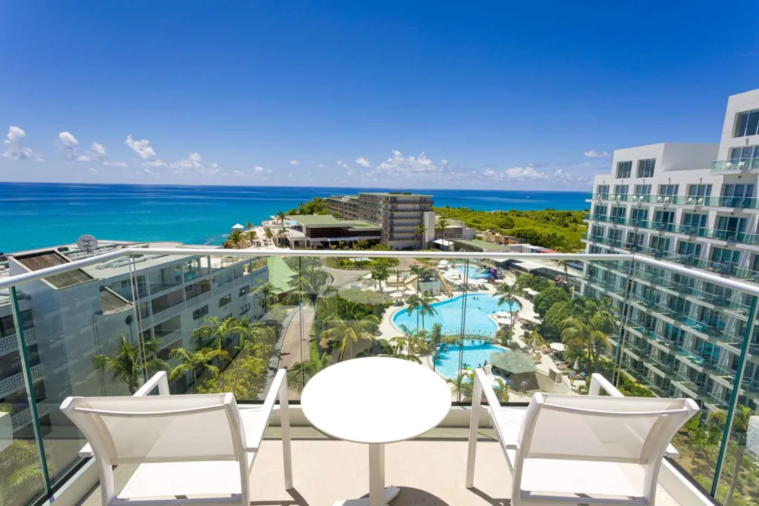 Signature Ocean View Room - Balcony Lounge