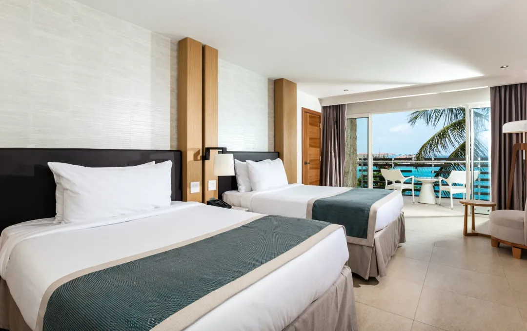 Junior Suite Double - Twin Bedroom with Sea View