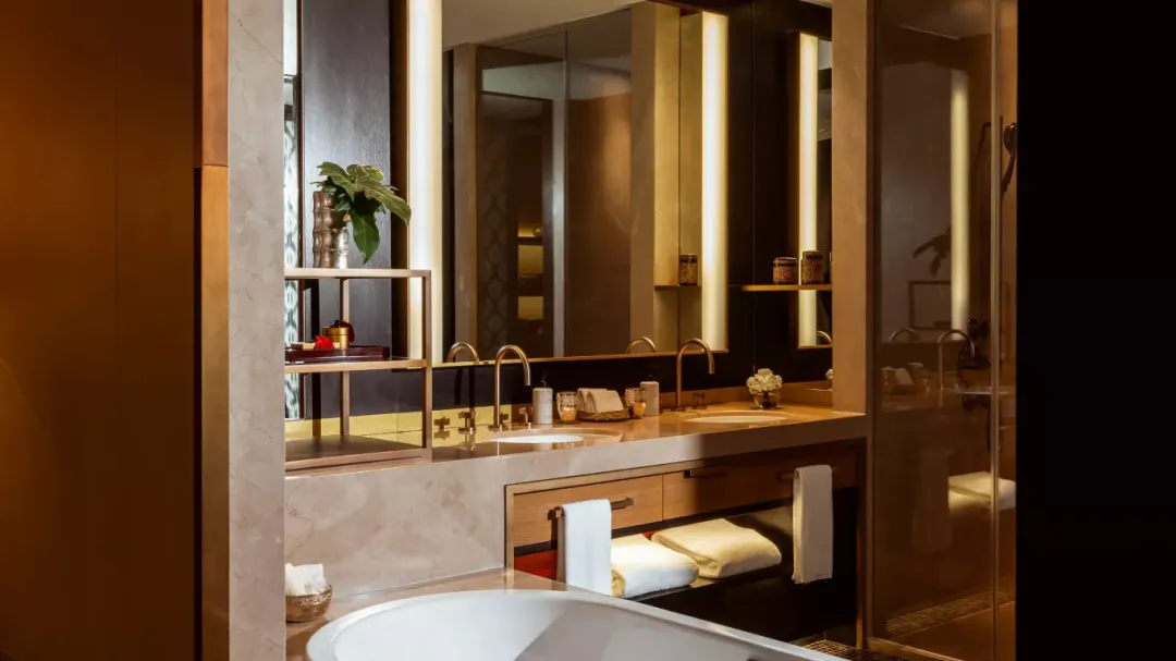 Rosewood-Phnom-Penh-Executive-Room-Bathroom