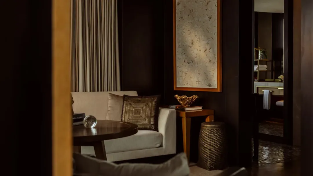Rosewood-Phnom-Penh-Grand-Premier-Room-Detail