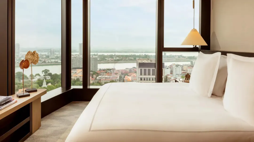 Rosewood-Phnom-Penh-Mekong-Suite