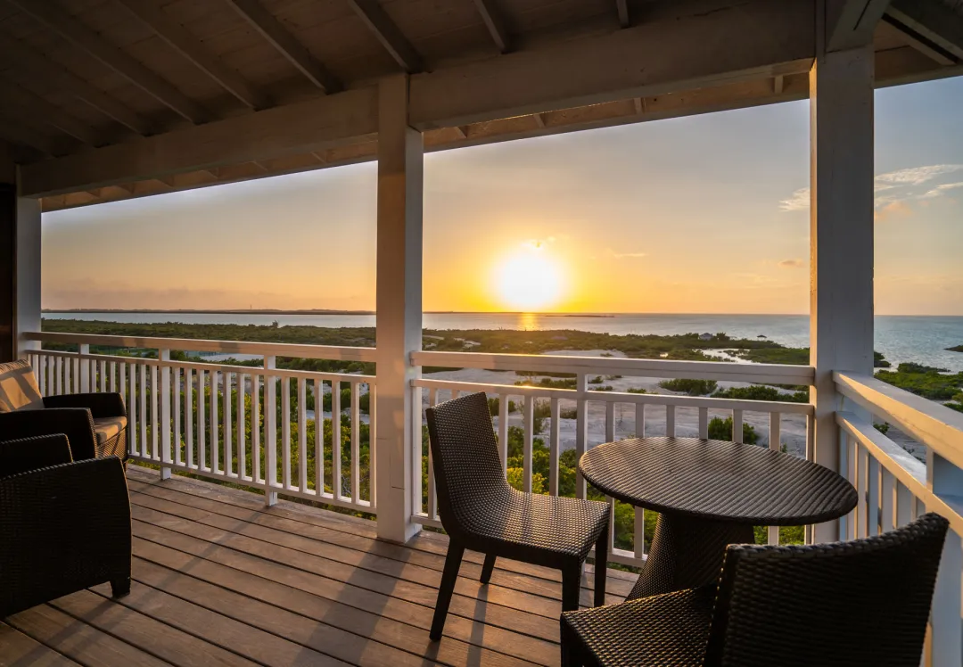 One Bedroom Oceanview Suite - Balcony Lounge