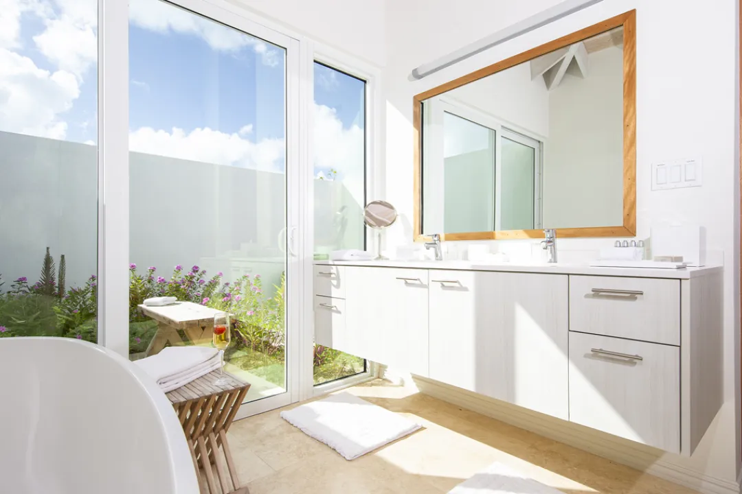 One Bedroom Beachfront Villa - Bathroom