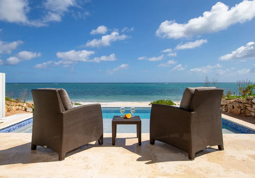 One Bedroom Beachfront Villa - Pool Terrace Lounge