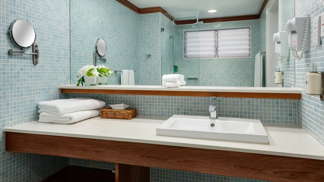 Deluxe Ocean Room- Bathroom