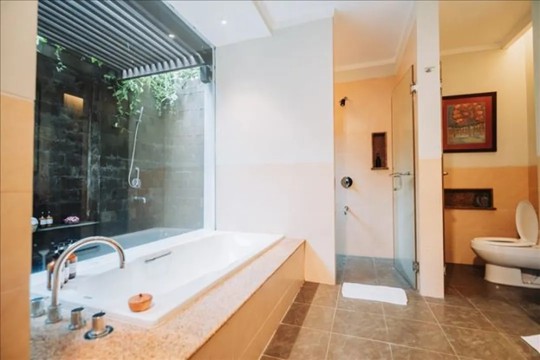 Bumi Kinar - Deluxe Heritage Garden View Room - Bathroom Area