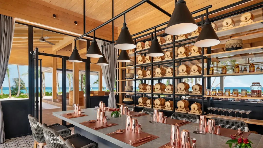 Hilton-Maldives-Amingiri-Resort-and-Spa-Aura-Pool-Bar