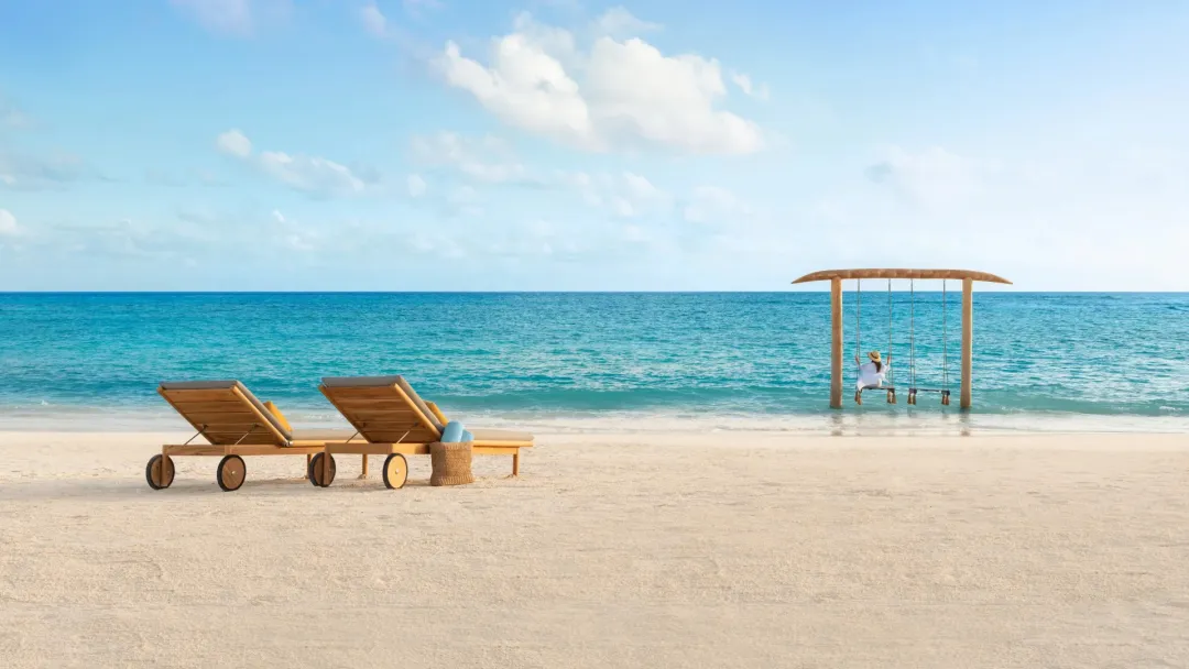 Hilton-Maldives-Amingiri-Resort-and-Spa-Beach