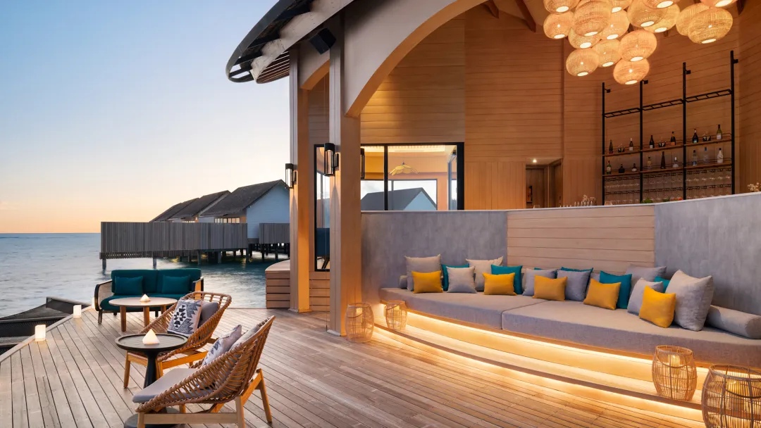 Hilton-Maldives-Amingiri-Resort-and-Spa-Eden-Champagne-and-Gin-Bar