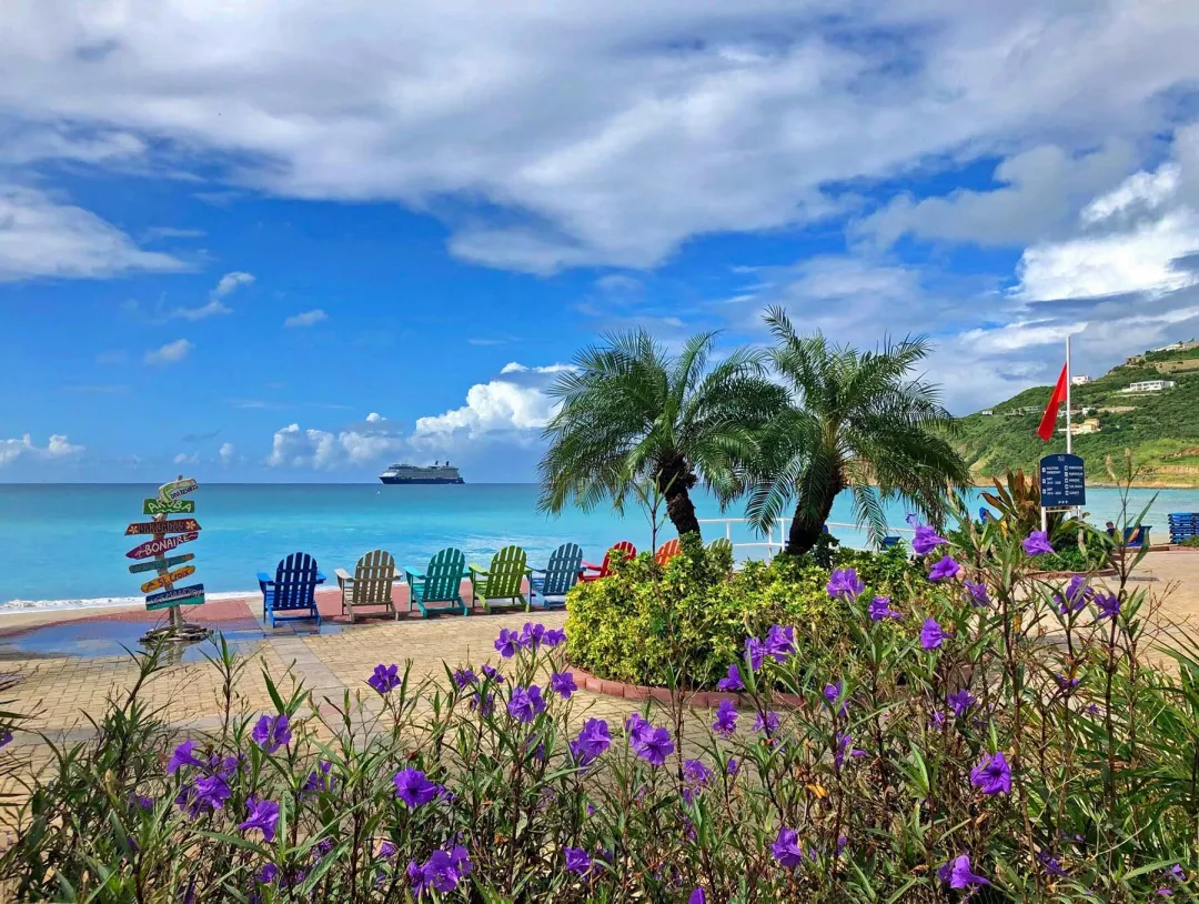 Divi Little Bay Beach Resort -Beach Lounge