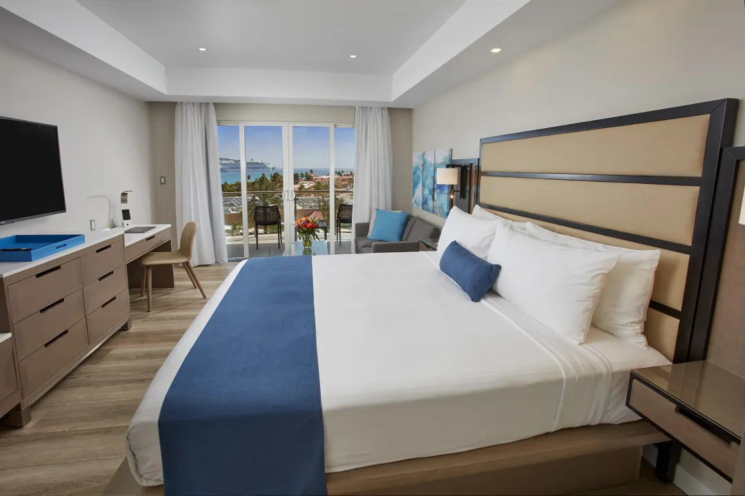 Oceans King Guestroom - King Bed
