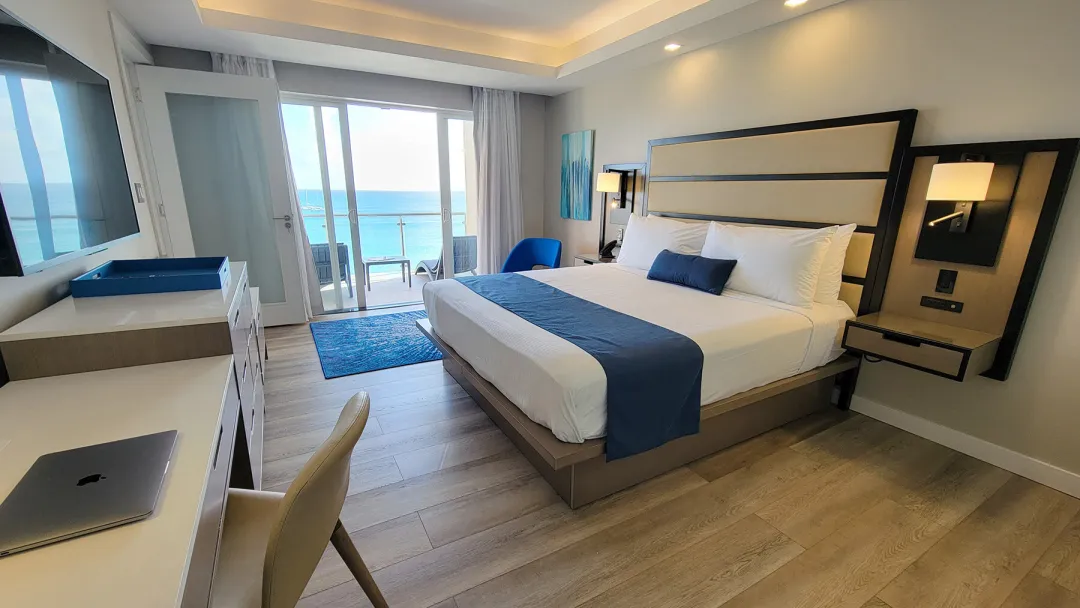Oceans One Bedroom Suite - King Bedroom with Sea View